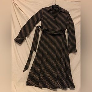 ✨⚡️💥 Express Long Sleeve Wrap Dress in Black & Tan in Size 9/10.